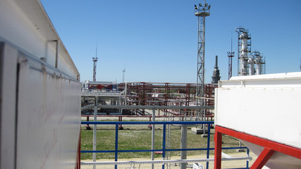Oil refinery, primary oil refining