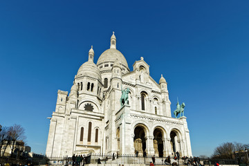 Fototapeta na wymiar Sacre-coeur cathedral of Montmartre - Paris, France