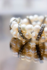 Women's bracelet hand pearl and rhinestone