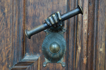 Obraz premium old wooden door handle
