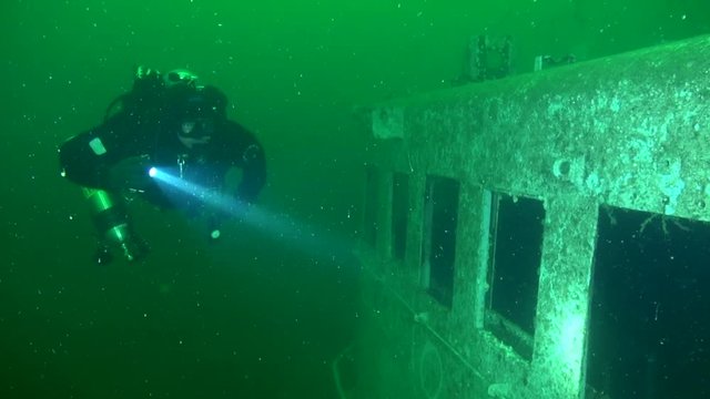 Diver looks into the bridge of the HMCS Annapolis