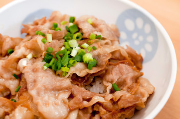 豚バラ丼