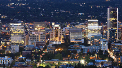 Fototapeta premium Night view of Portland, Oregon city center