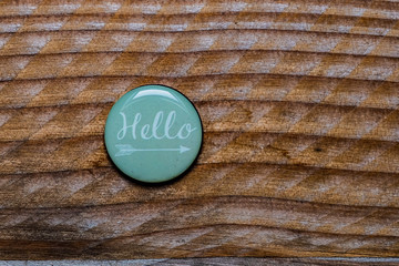 Carte en bois avec message Hello au look vintage © PicsArt