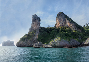 Koh kai,tambien conocida como Koh Gai, Koh Kai , Koh Hua Khwan o Chicken Island es una de las islas desierta mas recomendables en la provincia de Krabi , Tailandia 