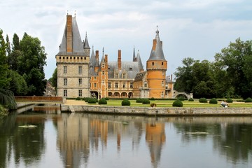 Fototapeta na wymiar Château de Maintenon, france, castle, architecture, building, tower, old, history, landmark, palace, exterior, 
