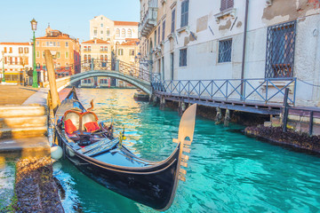 Fototapeta na wymiar Empty gondola waiting for tourists near the square in Venice.