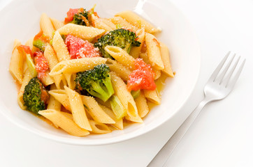 トマトとブロッコリーのペンネ