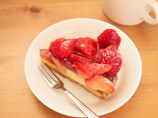 苺のタルトエーキ