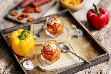 verrines de poivrons jaunes et rouges et chorizzo 