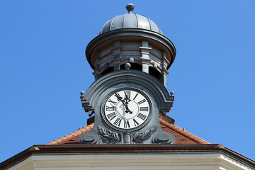 alte Uhr...fünf vor zwölf