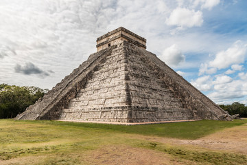 Kukulkan / El Castillo, Mayan Pyramid Chichen Itza Mexico. Great perspective of this Mayan ceremonial temple