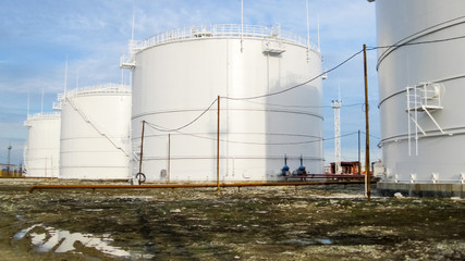 Storage tanks for petroleum products