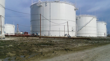 Obraz premium Storage tanks for petroleum products