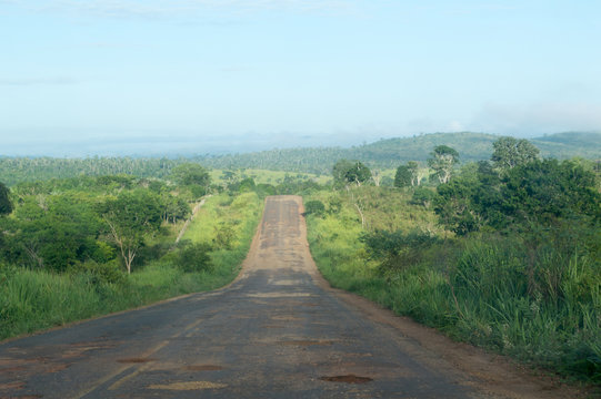 estrada com buracos
