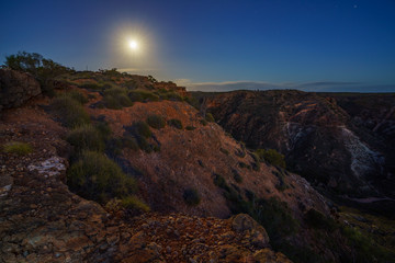 Obraz premium charles knife canyon near exmouth at night, western australia
