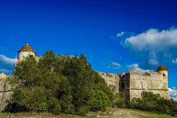 Obraz premium Fort Alban auf dem Mont Boron in Nizza Cote D´azur Frankreich mit dunkel blauem Himmel