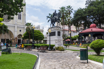 Fototapeta na wymiar Catedral de Guayaquil Parque Seminario