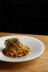 spagetti with  caramelized onion and basil