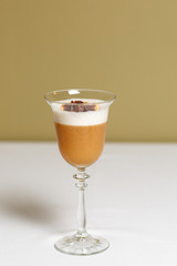 Coctail that contains liquor mint strawberry and other, vodka and martini, fresh coctail for detox, alcohol for party, tasty drinks for party, spring vacation coctails, lemonade and other drinks