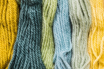 Fils de laine, dégradé de couleur vert bleu