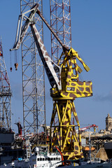 Schiffskran in Giraffen-Optik