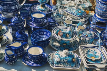 earthenware and porcelain dishes used for contact with food, bowls, plates, vases and tableware