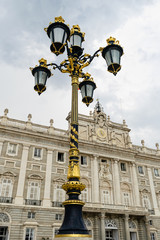 Lampe vor dem Palacio Real, Madrid, Spanien