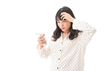 風邪をひいた若い女性・インフルエンザイメージ