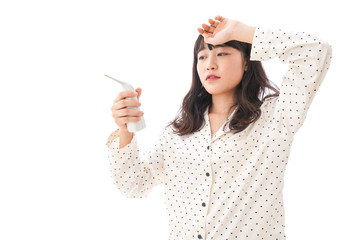 風邪をひいた若い女性・インフルエンザイメージ