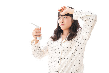 風邪をひいた若い女性・インフルエンザイメージ