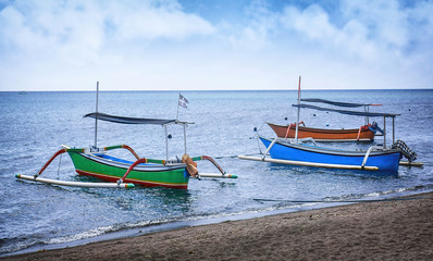 Fototapeta premium Typical indoensian boats called jukung on the beach of Lovina Bali Indonesia