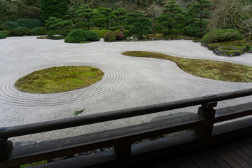 Obraz premium View over japanese sand garden