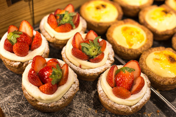 Strawberry tarts with custard