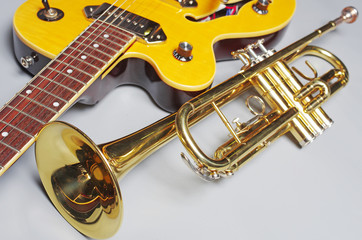 Obraz na płótnie Canvas Trumpet and electric guitar. Musical instruments
