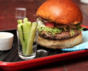 Como se faz o melhor hambúrguer sanduíche x-burger salada