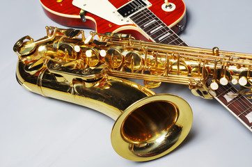 Obraz premium Saxophone and electric guitar
