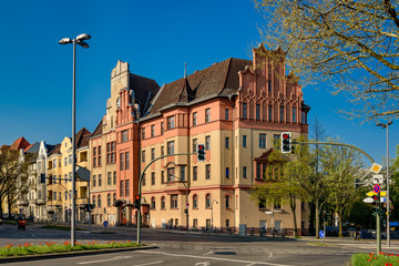 Fototapeta na wymiar Das denkmalgeschütztes Pfarr- und Gemeindehaus in Berlin-Friedenau im Frühling