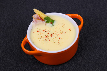 Cheese soup with bacon