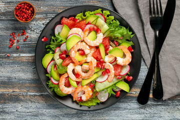 Salad with prawns, grapefruit,  cucumber