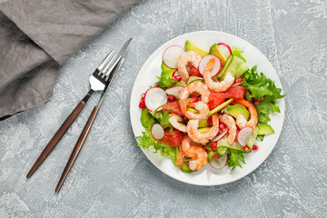 Salad with prawns, grapefruit,  cucumber