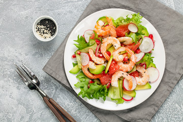 Salad with prawns, grapefruit,  cucumber