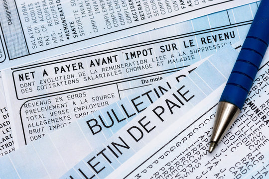 Bulletin de paie fran&ccedil;ais avec pr&eacute;l&egrave;vement d'imp&ocirc;t sur le revenu &agrave; la source