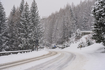 Winterstrasse bei Airolo, Tessin, Schweiz
