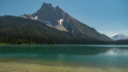 Obraz premium Fantastic view over Emerald lake