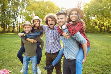 Fototapeta premium Friends have fun playing in the park. 