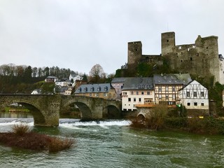 Obraz premium Altstadt / Burg Runkel in Runkel an der Lahn (Hessen)