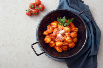 gnocchi di papate n salsa di pomodoro