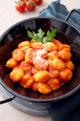 gnocchi di papate n salsa di pomodoro