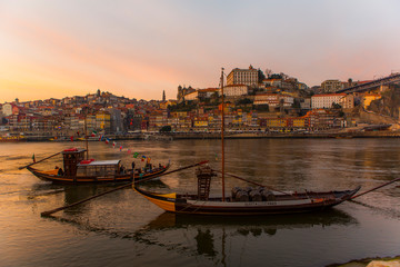 Fototapeta premium Atardecer en Oporto